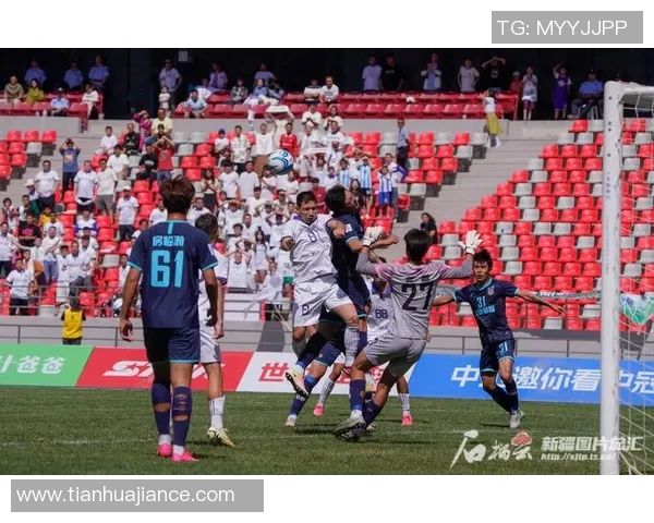 与足球球星同场训练，挑战极限技能，打造顶级球技的虚拟足球世界