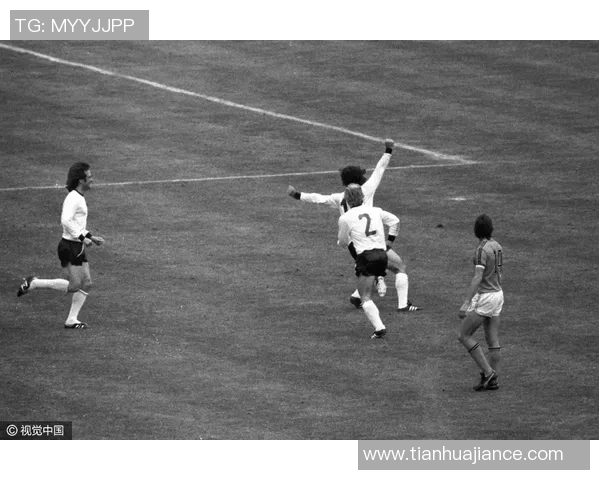 日本老将闪耀绿茵场坚持不懈书写足球不老传奇 日本老将闪耀绿茵场坚持不懈书写足球不老传奇