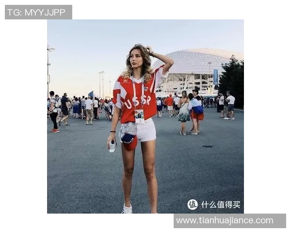 足球场上的时尚风潮:球星穿卫衣搭配球衣展现个性与潮流 足球场上的时尚风潮:球星穿卫衣搭配球衣展现个性与潮流